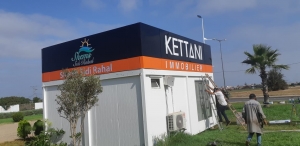 Bureau de vente maroc Fabrication de bureau en modulaire enseigne et signalétique maroc bureau de chantier logo sur panneau Maroc